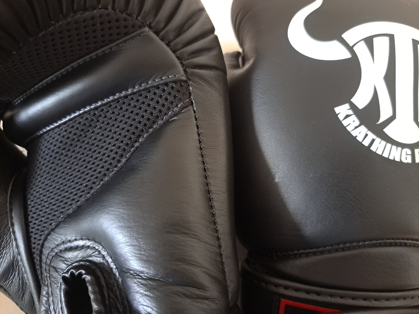 Krathing Thai Boxing Gloves - Leather - Black