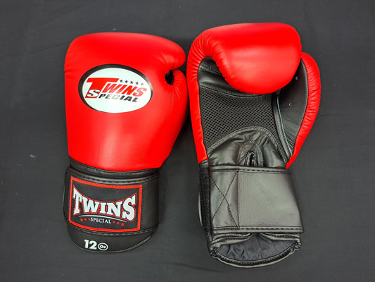 Twins Special "King" style thai boxing gloves