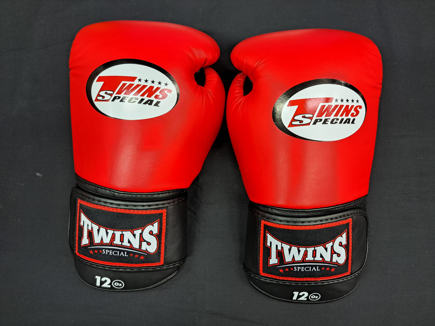 Twins Special "King" style thai boxing gloves